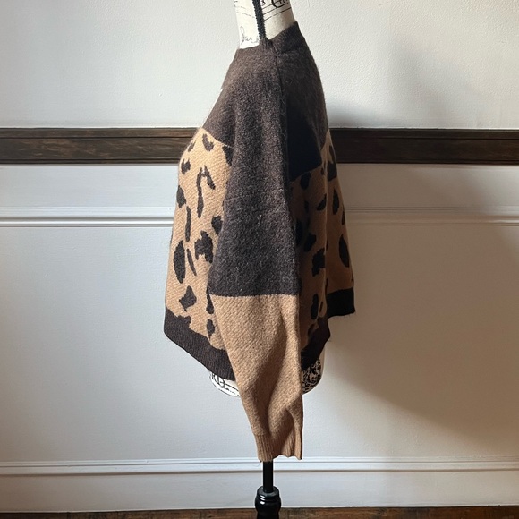 Color Block Sweater - Picture 3 of 6